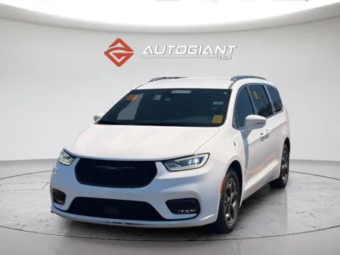 White 2021 Chrysler Pacifica Hybrid Touring L for sale in Indianapolis, IN