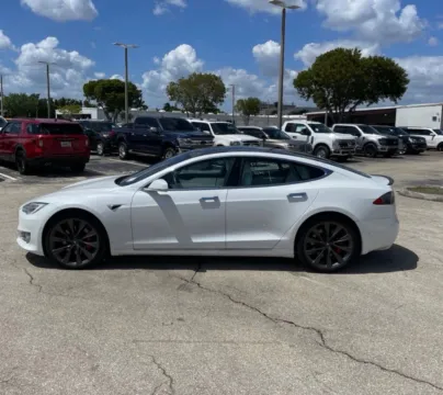 Photos of 2021 Tesla Model S Performance for sale in Indianapolis, IN at AutoGiant USA Indianapolis