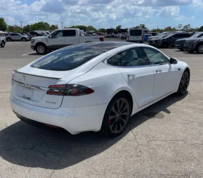 More photos of 2021 Tesla Model S Performance at AutoGiant USA Indianapolis, IN