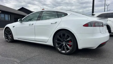 More photos of 2021 Tesla Model S Performance at AutoGiant USA Indianapolis, IN
