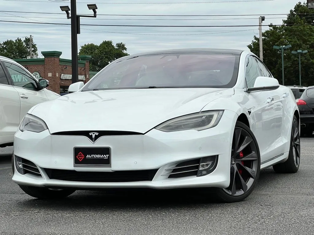 2021 Tesla Model S Performance's photo