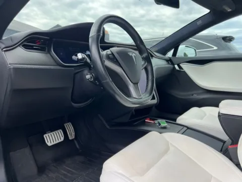 Photos of 2021 Tesla Model S Performance for sale in Indianapolis, IN at AutoGiant USA Indianapolis