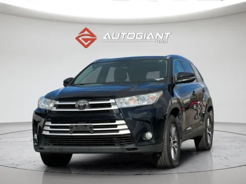 Black 2019 Toyota Highlander XLE for sale in Indianapolis, IN