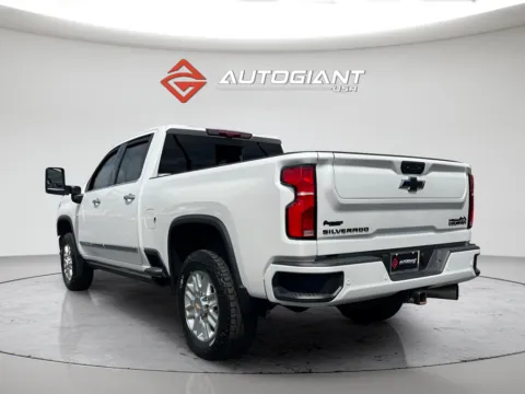 More photos of 2024 Chevrolet Silverado 2500HD High Country at AutoGiant USA Indianapolis, IN