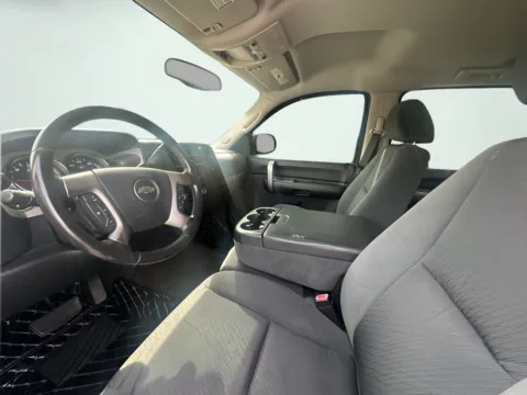 Photos of 2007 Chevrolet Silverado 1500 LT for sale in Indianapolis, IN at AutoGiant USA Indianapolis