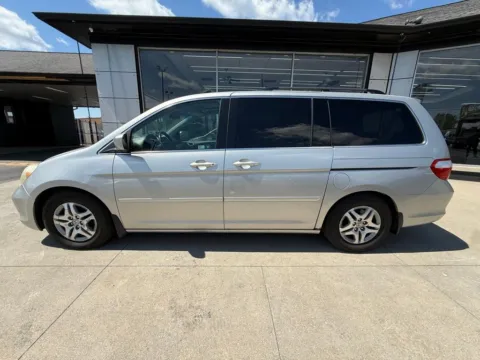Photos of 2006 Honda Odyssey EX-L for sale in Indianapolis, IN at AutoGiant USA Indianapolis