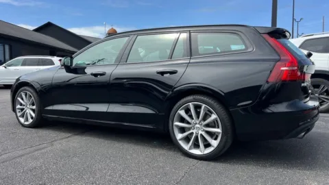 More photos of 2020 Volvo V60 T5 at AutoGiant USA Indianapolis, IN