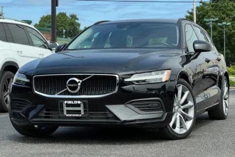 Black 2020 Volvo V60 T5 for sale in Indianapolis, IN