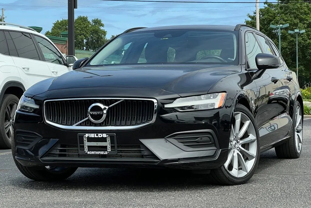 Black 2020 Volvo V60 T5 for sale in Indianapolis, IN