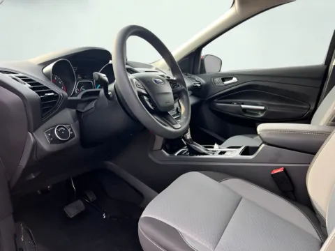 Photos of 2017 Ford Escape SE for sale in Indianapolis, IN at AutoGiant USA Indianapolis