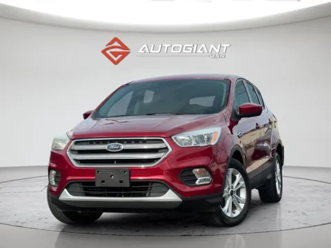 Red 2017 Ford Escape SE for sale in Indianapolis, IN