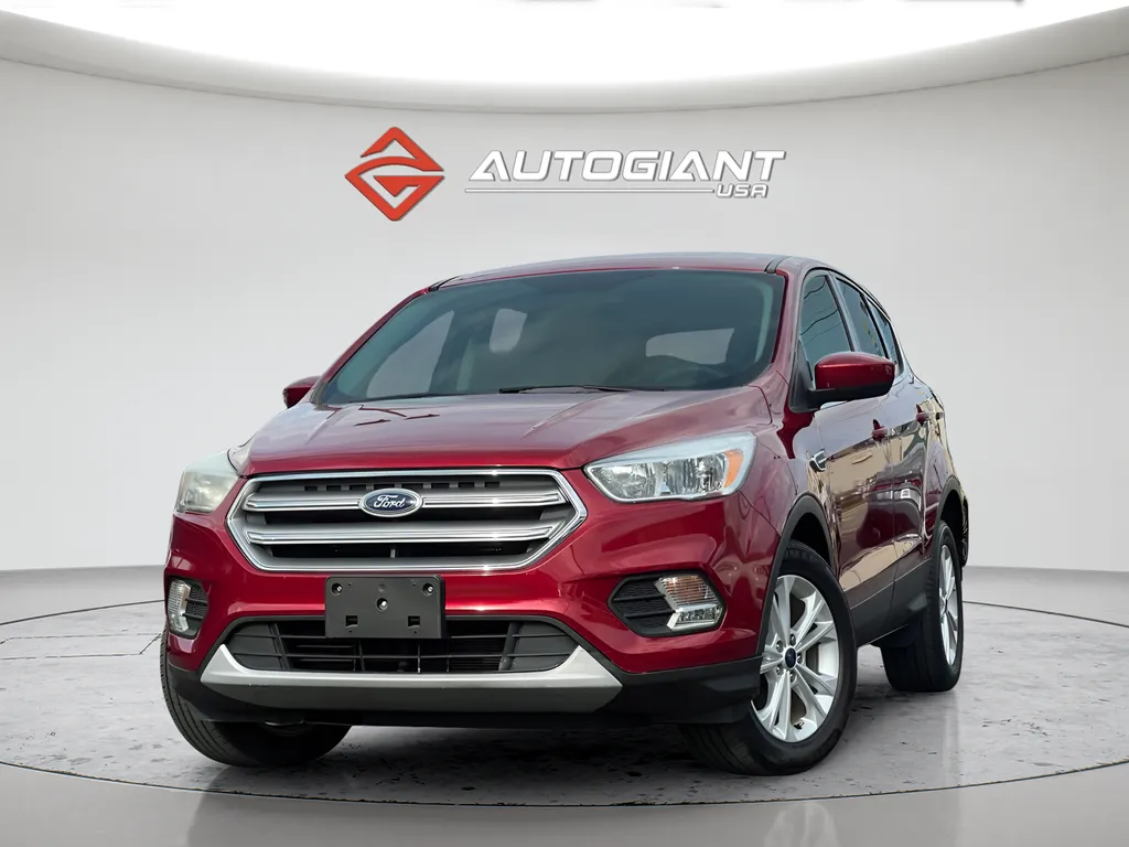 Red 2017 Ford Escape SE for sale in Indianapolis, IN