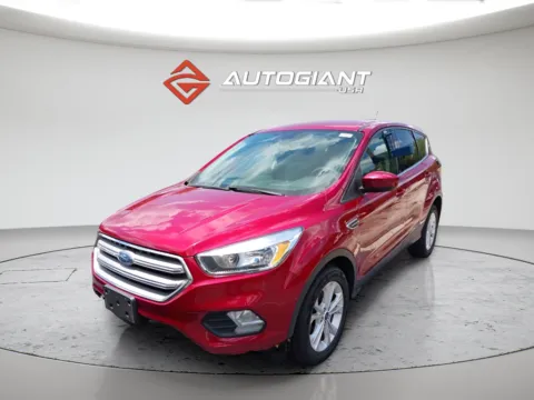 Red 2017 Ford Escape SE for sale in Indianapolis, IN