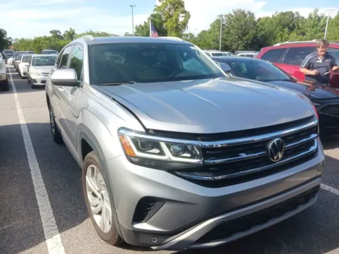 Photos of 2020 Volkswagen Atlas Cross Sport 3.6L V6 SEL for sale in Indianapolis, IN at AutoGiant USA Indianapolis