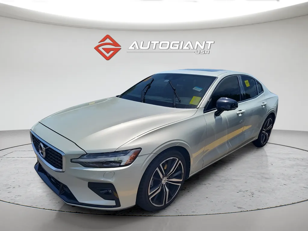 2020 Volvo S60 T5 R-Design's photo