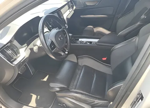 More photos of 2020 Volvo S60 T5 R-Design at AutoGiant USA Indianapolis, IN