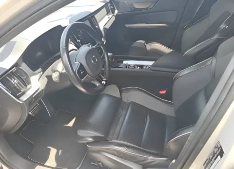 More photos of 2020 Volvo S60 T5 R-Design at AutoGiant USA Indianapolis, IN
