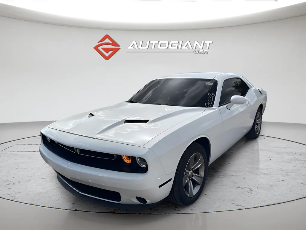 2019 Dodge Challenger SXT Auto's photo