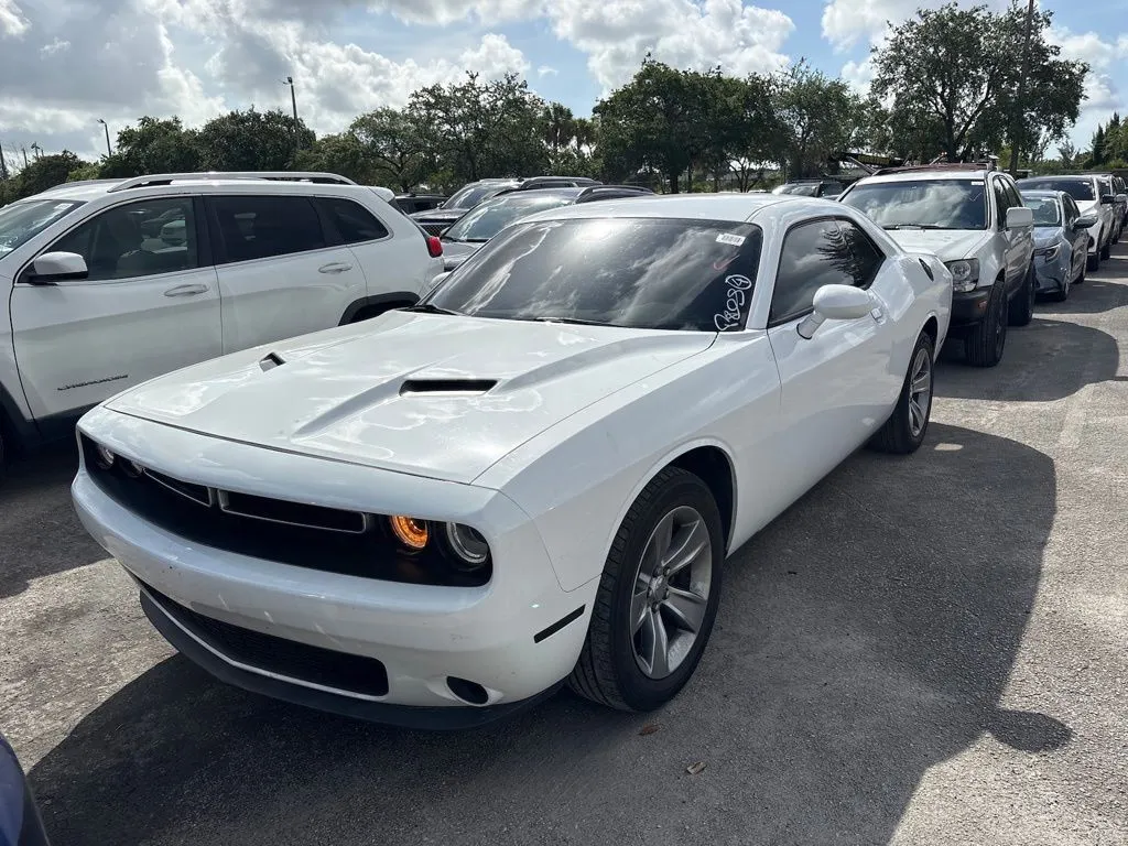 2019 Dodge Challenger SXT Auto's photo