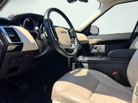 Photos of 2020 Land Rover Discovery SE for sale in Indianapolis, IN at AutoGiant USA Indianapolis