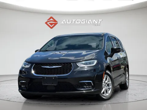 Black 2023 Chrysler Pacifica Touring L for sale in Indianapolis, IN