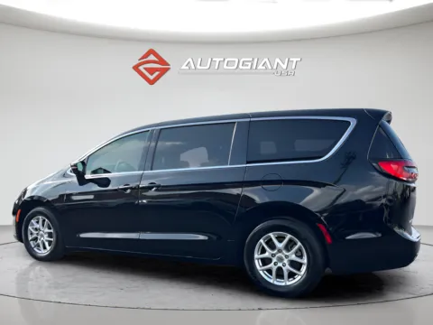 More photos of 2025 Chrysler Pacifica Select at AutoGiant USA Indianapolis, IN