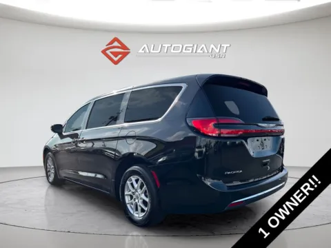More photos of 2025 Chrysler Pacifica Select at AutoGiant USA Indianapolis, IN