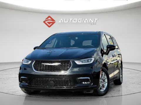Black 2025 Chrysler Pacifica Select for sale in Indianapolis, IN