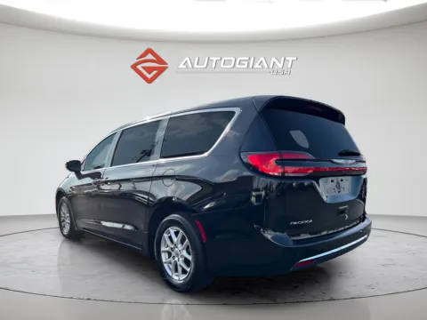 More photos of 2025 Chrysler Pacifica Select at AutoGiant USA Indianapolis, IN