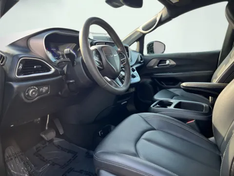 Photos of 2025 Chrysler Pacifica Select for sale in Indianapolis, IN at AutoGiant USA Indianapolis