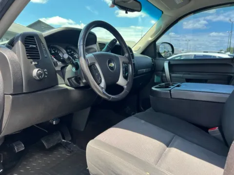 Photos of 2012 Chevrolet Silverado 1500 LT for sale in Indianapolis, IN at AutoGiant USA Indianapolis
