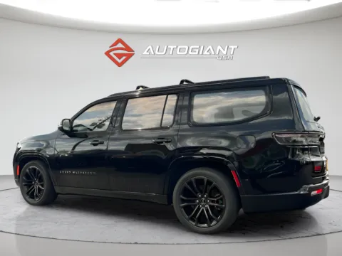More photos of 2022 Jeep Grand Wagoneer Series II at AutoGiant USA Indianapolis, IN