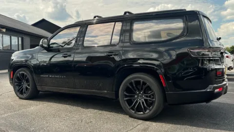 More photos of 2022 Jeep Grand Wagoneer Series II at AutoGiant USA Indianapolis, IN