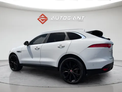 More photos of 2019 Jaguar F-PACE 30t Portfolio at AutoGiant USA Indianapolis, IN
