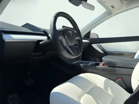 More photos of 2021 Tesla Model Y Long Range at AutoGiant USA Indianapolis, IN