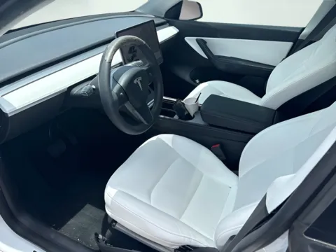 More photos of 2021 Tesla Model Y Long Range at AutoGiant USA Indianapolis, IN