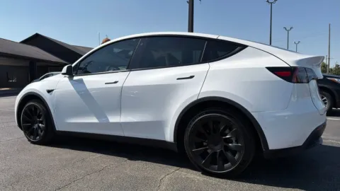 More photos of 2021 Tesla Model Y Long Range at AutoGiant USA Indianapolis, IN