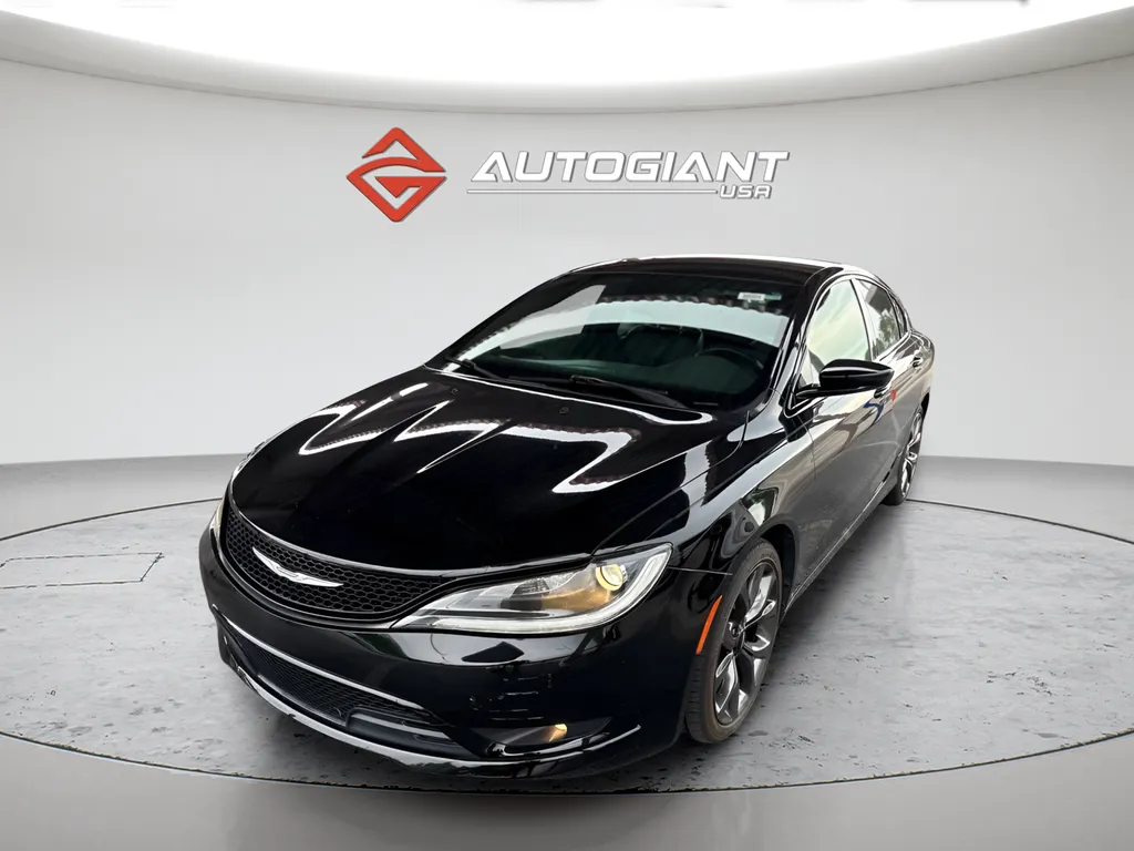 2016 Chrysler 200 S's photo