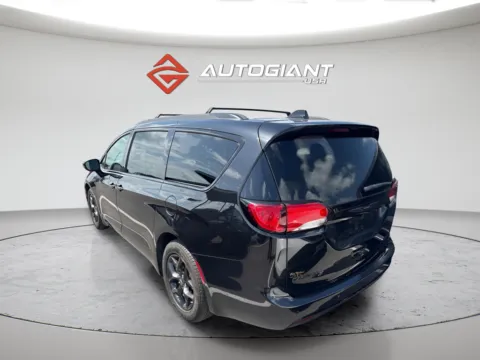 Another view of 2020 Chrysler Pacifica Limited for sale in Indianapolis, IN at AutoGiant USA Indianapolis