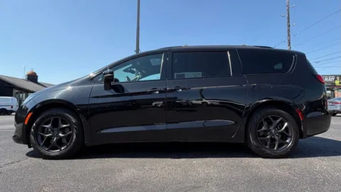 Another view of 2020 Chrysler Pacifica Limited for sale in Indianapolis, IN at AutoGiant USA Indianapolis