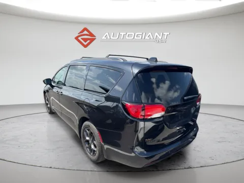 More photos of 2020 Chrysler Pacifica Limited at AutoGiant USA Indianapolis, IN