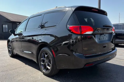 More photos of 2020 Chrysler Pacifica Limited at AutoGiant USA Indianapolis, IN