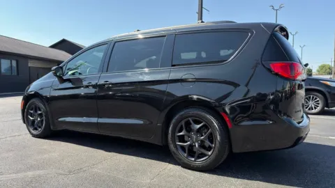 More photos of 2020 Chrysler Pacifica Limited at AutoGiant USA Indianapolis, IN