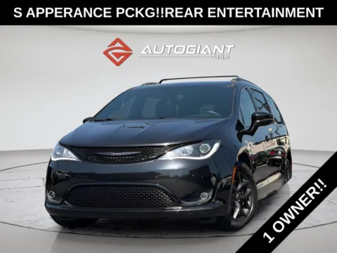 Black 2020 Chrysler Pacifica Limited for sale in Indianapolis, IN