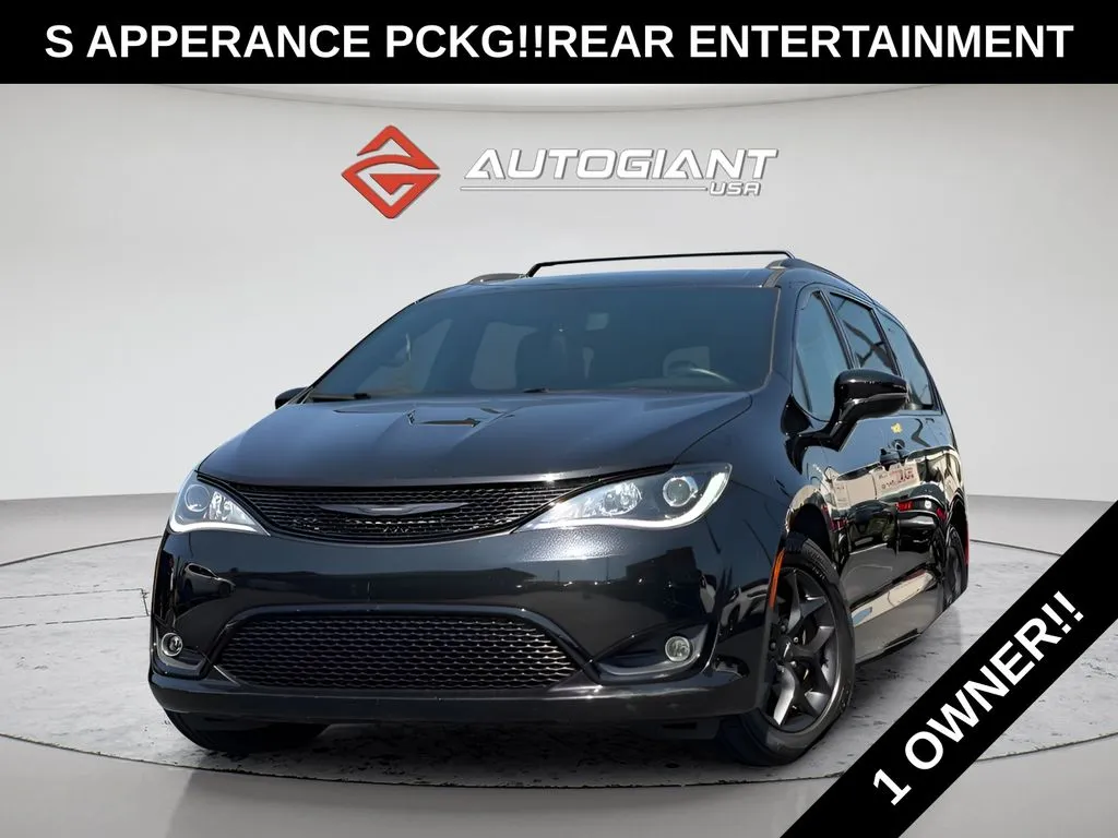Black 2020 Chrysler Pacifica Limited for sale in Indianapolis, IN