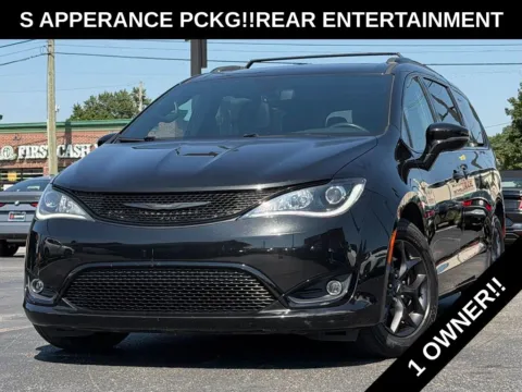 Black 2020 Chrysler Pacifica Limited for sale in Indianapolis, IN