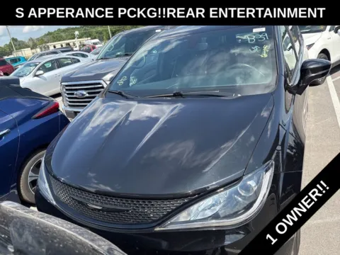 Black 2020 Chrysler Pacifica Limited for sale in Indianapolis, IN