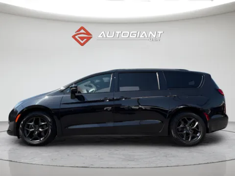More photos of 2020 Chrysler Pacifica Limited at AutoGiant USA Indianapolis, IN