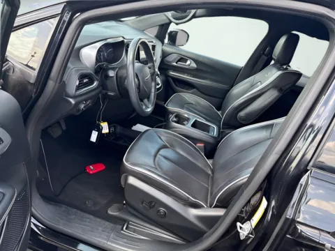 More photos of 2020 Chrysler Pacifica Limited at AutoGiant USA Indianapolis, IN