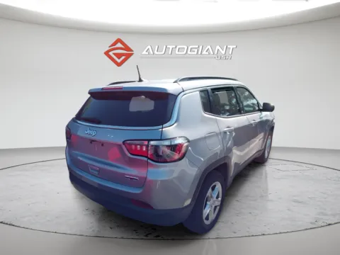 More photos of 2023 Jeep Compass Latitude at AutoGiant USA Indianapolis, IN